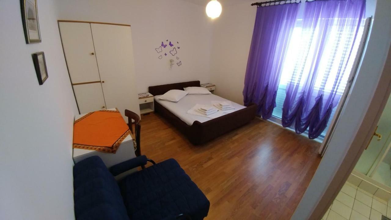 Apartments Dora Banjol Esterno foto