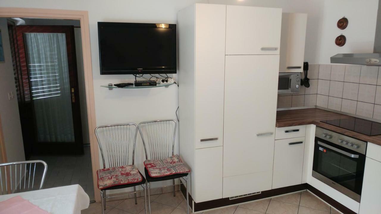 Apartments Dora Banjol Esterno foto