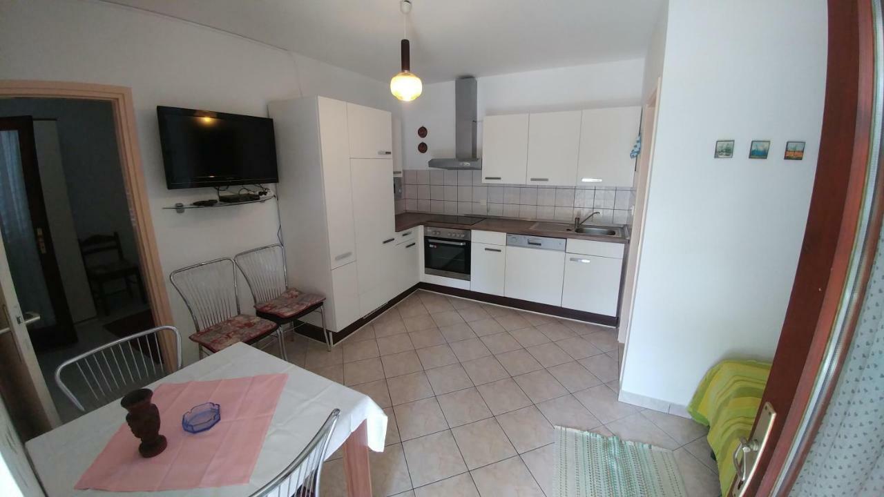 Apartments Dora Banjol Esterno foto