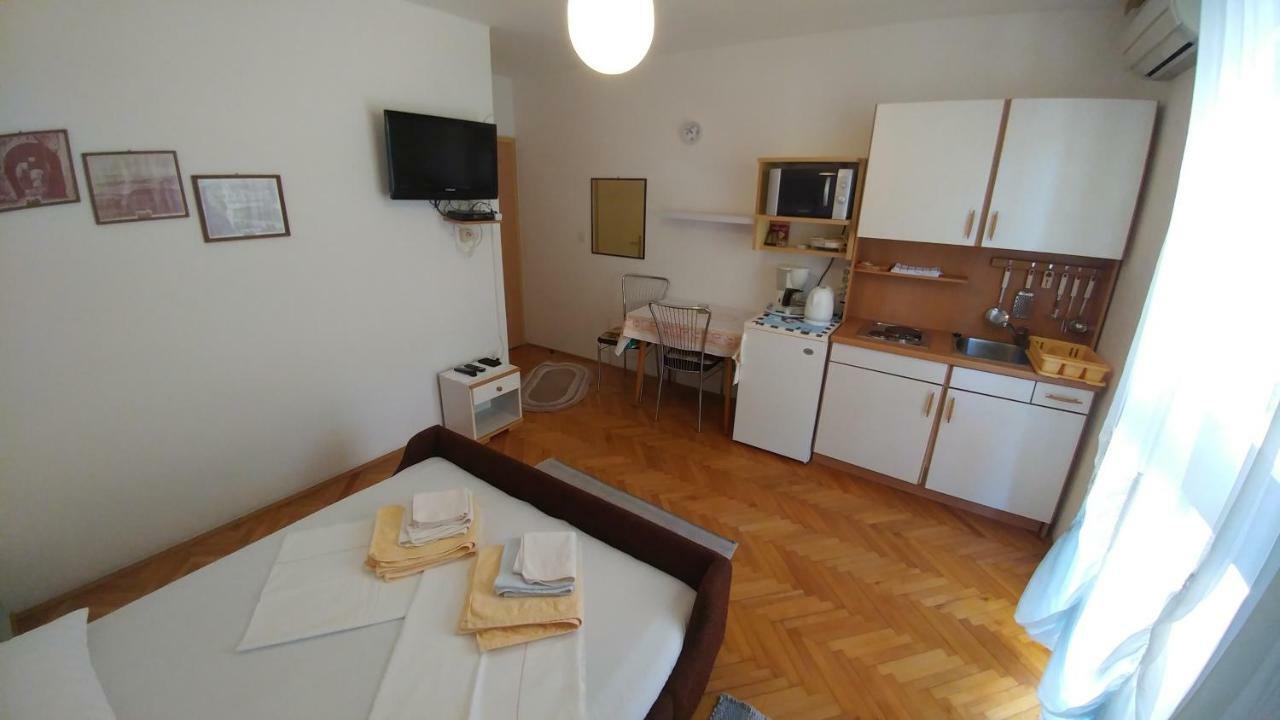 Apartments Dora Banjol Esterno foto
