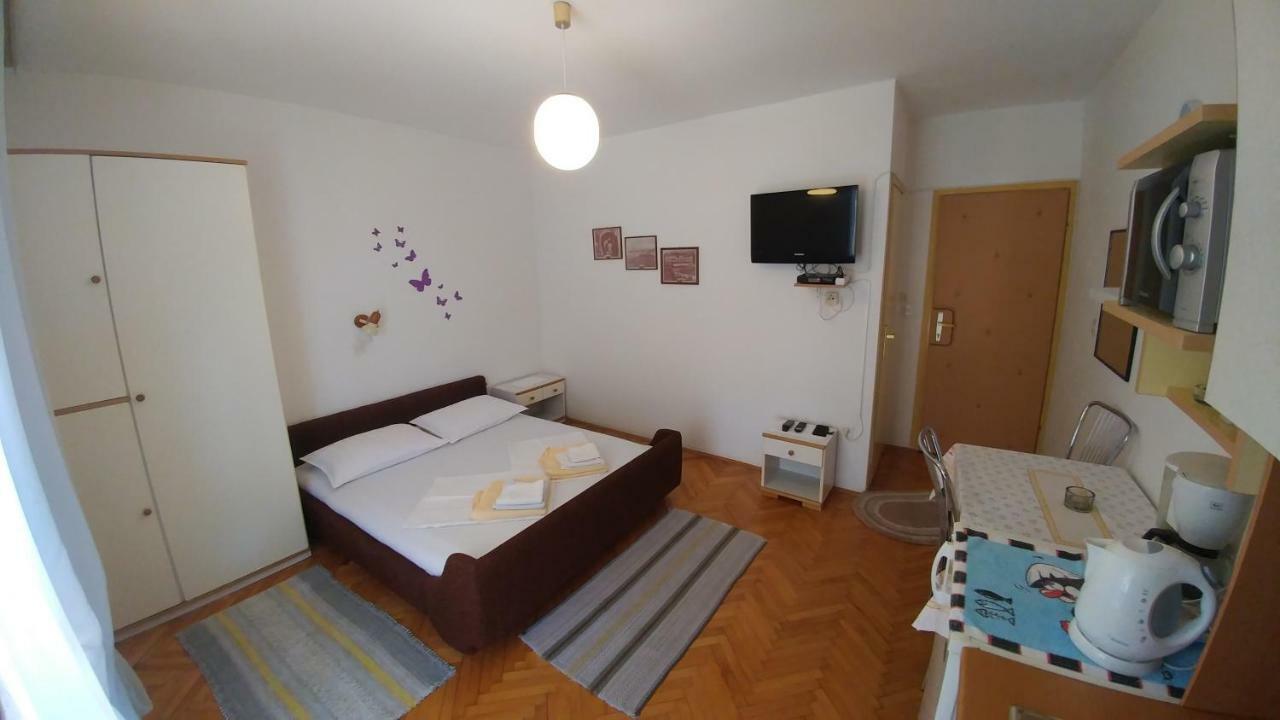 Apartments Dora Banjol Esterno foto
