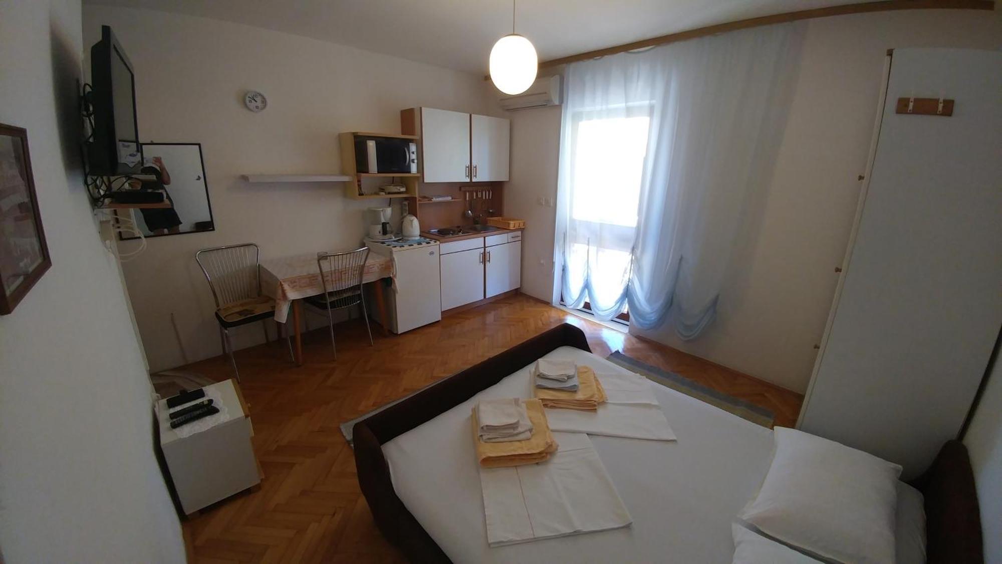 Apartments Dora Banjol Esterno foto