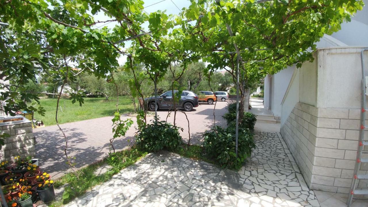 Apartments Dora Banjol Esterno foto