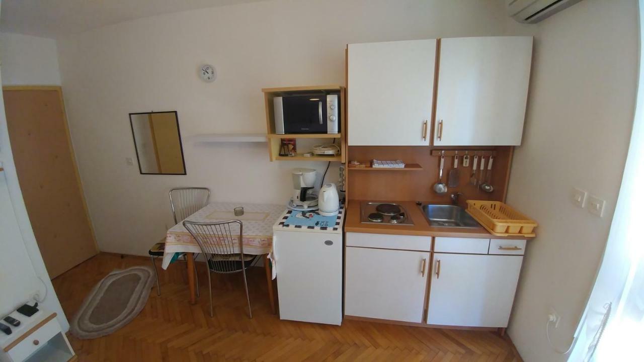 Apartments Dora Banjol Esterno foto